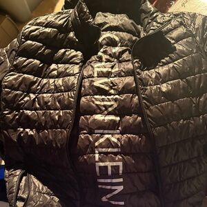 Calvin Klein Men's Black Puffer Jacket no hood
